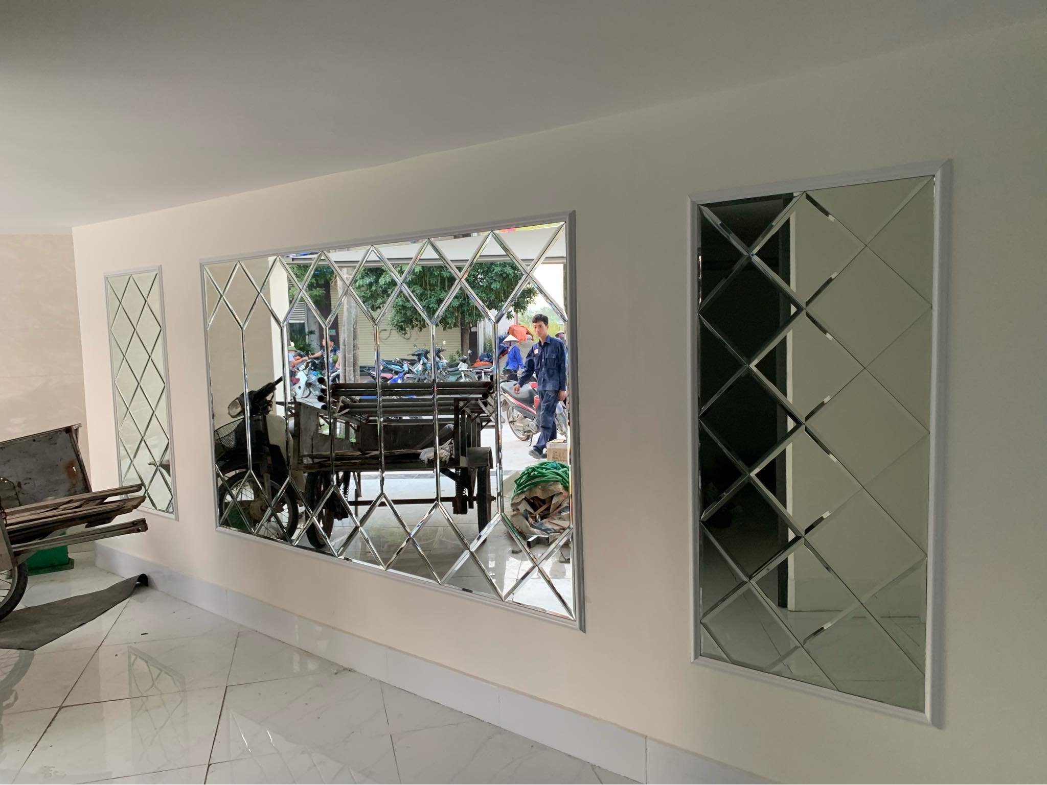 Gương dán tường, kính ốp tường trang trí 3D TP Vinh Nghệ An | Sản phẩm